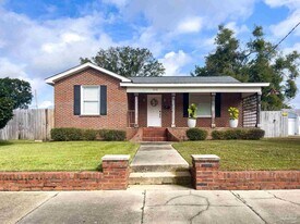 1618 W Garden St in Pensacola, FL - Building Photo