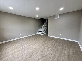 855 Oakland Park Ave in Columbus, OH - Building Photo