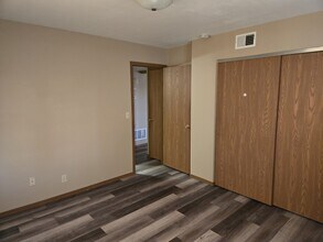 300 E Church St, Unit B in Collinsville, IL - Building Photo - Building Photo