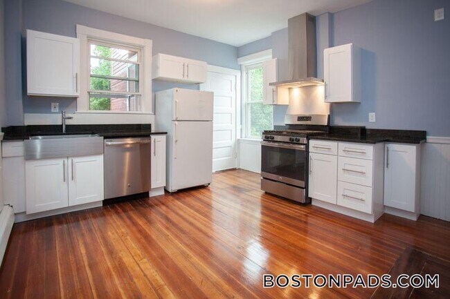 200 Harvard St, Unit 2 in Cambridge, MA - Building Photo - Building Photo