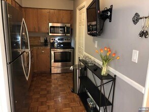 520 Newark Pompton Turnpike-Unit -216 in Pequannock Township, NJ - Building Photo - Building Photo