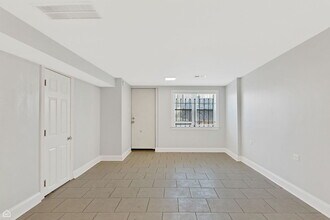 943 W 59th St in Chicago, IL - Building Photo - Building Photo