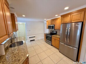 16 Killian Ave in Trumbull, CT - Foto de edificio - Building Photo