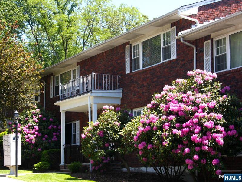 250 Franklin Turnpike in Mahwah, NJ - Building Photo