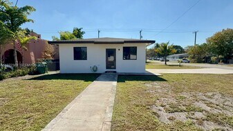 800 Jann Ave in Opa Locka, FL - Building Photo