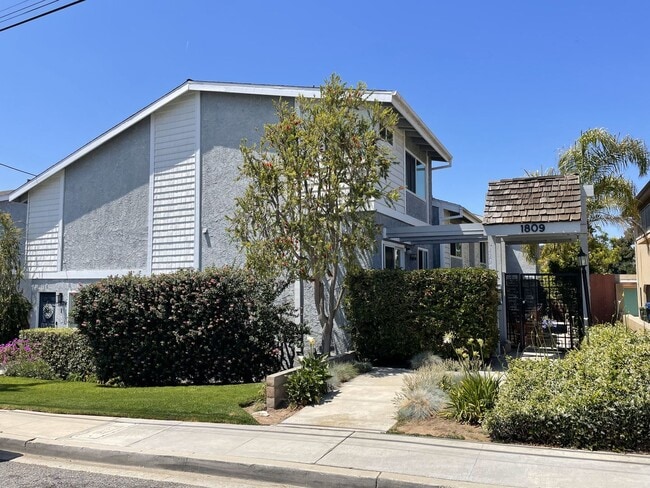 property at 1809 Armour Ln