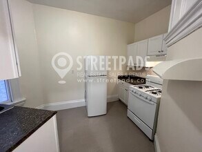 2 Ware St, Unit 511 in Cambridge, MA - Building Photo - Building Photo