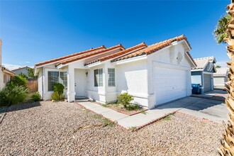 5421 Chela Dr in Las Vegas, NV - Building Photo - Building Photo