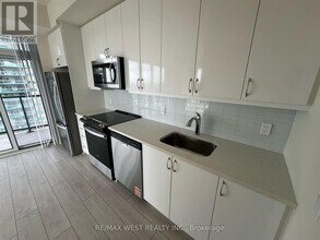 38 Annie Craig Dr in Toronto, ON - Building Photo - Building Photo