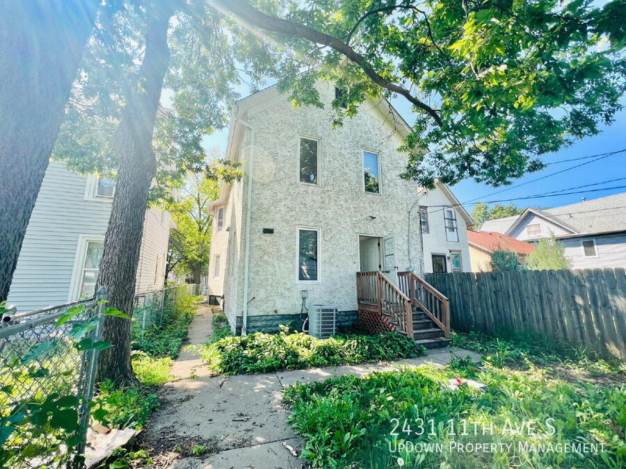 2431 11th Ave S in Minneapolis, MN - Building Photo