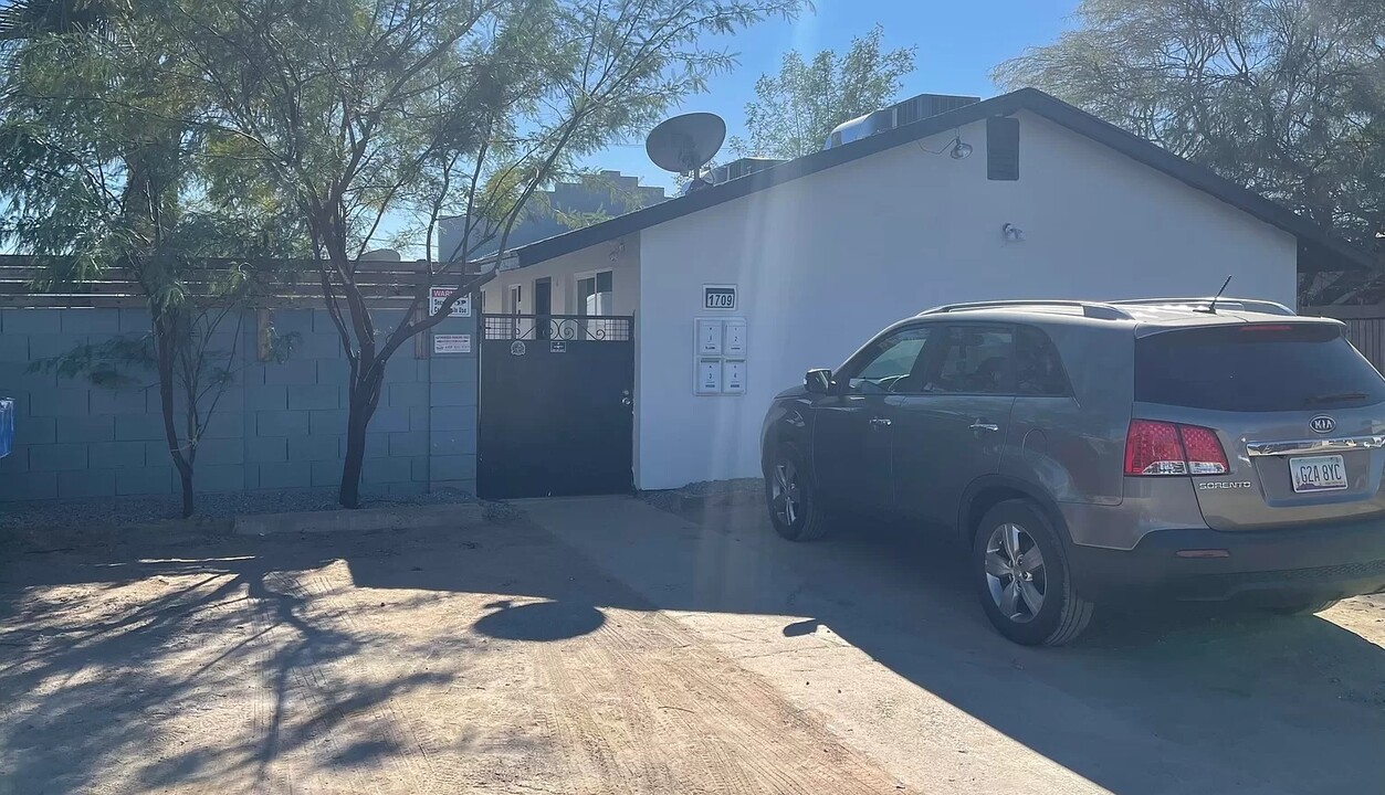 1709 Linden St in Phoenix, AZ - Building Photo