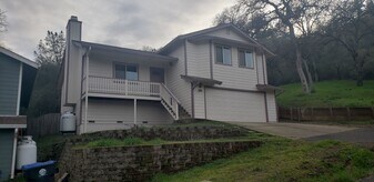 13019 Crest St in Clearlake, CA - Building Photo