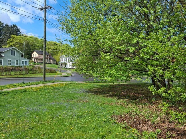 11 Prather Ave in Jamestown, NY - Foto de edificio - Building Photo