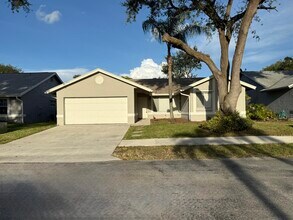 5810 NW 37th Ave in Coconut Creek, FL - Building Photo - Building Photo