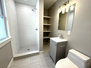 11 E Milton Rd, Unit 2 in Brookline, MA - Building Photo - Building Photo