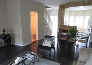 10763 NW 83rd Terrace in Doral, FL - Building Photo - Building Photo