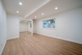 1532 1/2 N Ave 46 in Los Angeles, CA - Foto de edificio - Building Photo
