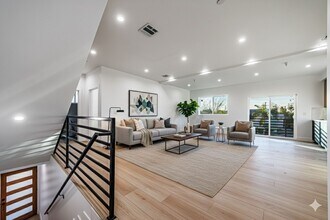 1656 S Hayworth Ave in Los Angeles, CA - Building Photo - Building Photo