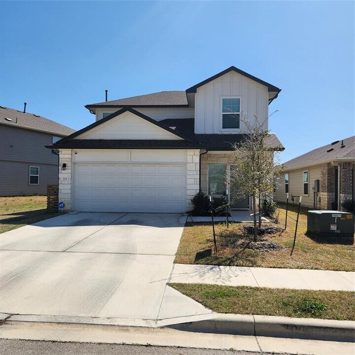 709 Aster Pl in Bastrop, TX - Building Photo