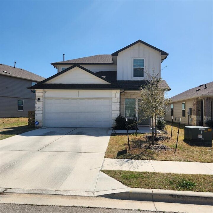 709 Aster Pl in Bastrop, TX - Foto de edificio