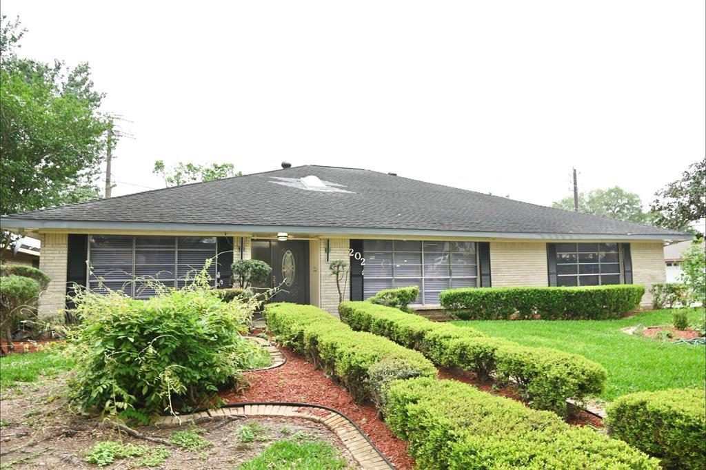 202 Coronation Dr in Houston, TX - Building Photo