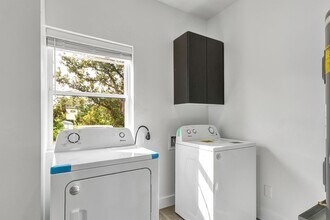 213 Lynn Dr in Bryan, TX - Building Photo - Building Photo