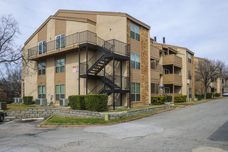 Windtree Condos in Dallas, TX - Building Photo - Building Photo