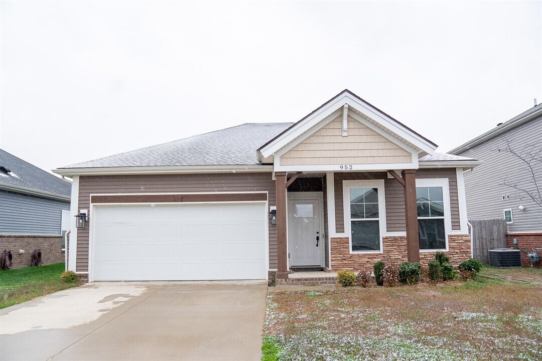 952 Anise Ln in Bowling Green, KY - Building Photo