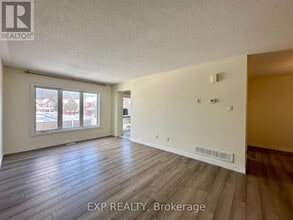 3353 Woodroffe Ave in Ottawa, ON - Building Photo - Building Photo