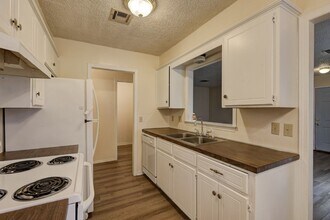 104 Crystal Cir in Norman, OK - Building Photo - Building Photo