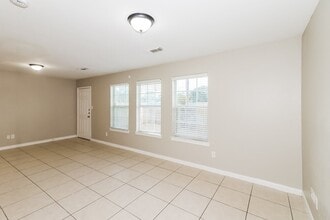 4966 N Cancun Dr in Houston, TX - Building Photo - Building Photo