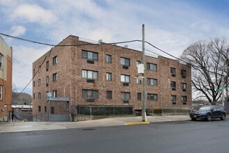 79-39 Calamus Ave in Elmhurst, NY - Foto de edificio - Building Photo