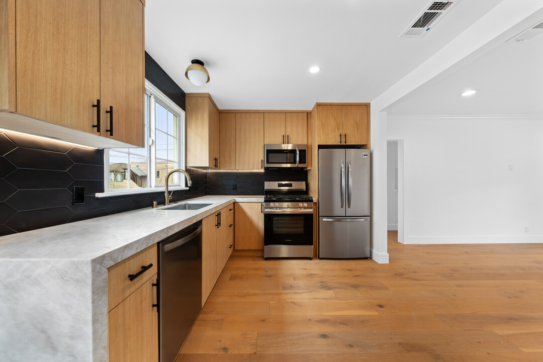 5234 W Olympic Blvd, Unit 5234 in Los Angeles, CA - Building Photo