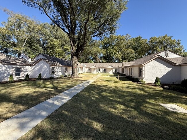 property at 940 N Hollywood St