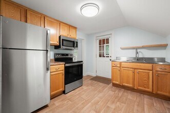 274 Bloomingdale Rd in Waterford, CT - Foto de edificio - Building Photo