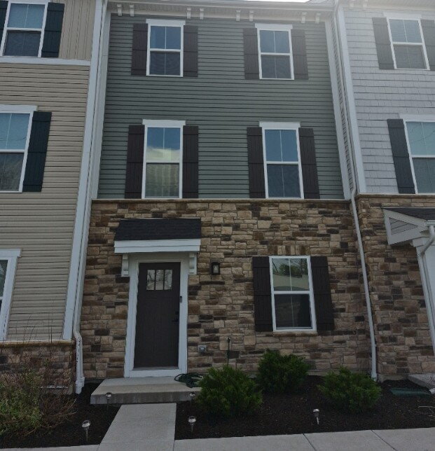 property at 18 Wentworth Ln