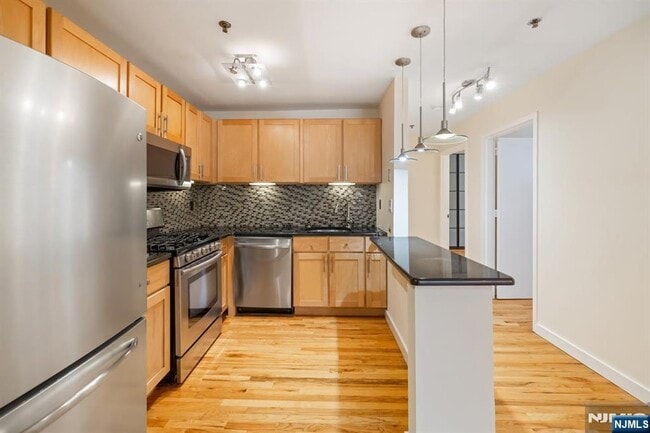1034 Clinton St in Hoboken, NJ - Building Photo - Building Photo