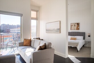 550 W Juneau Ave, Unit ID1379025P in Milwaukee, WI - Building Photo - Building Photo