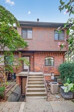 3242 Niagara Sq, Unit 1 in Pittsburgh, PA - Building Photo - Building Photo