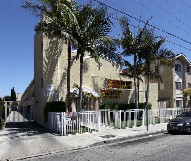 Cerise Apartments in Hawthorne, CA - Building Photo - Building Photo