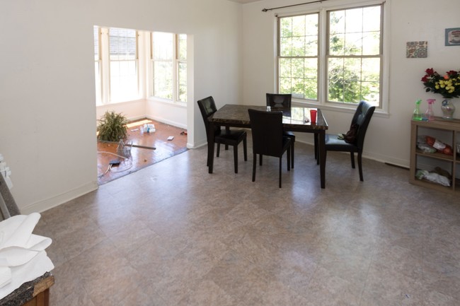 Bretton Terrace Apartments in Baltimore, MD - Building Photo - Interior Photo