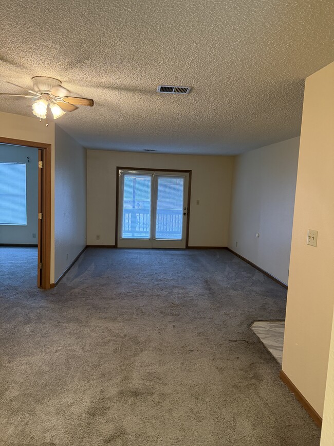 452 Sunset Dr, Unit C in Mount Vernon, IN - Building Photo - Building Photo