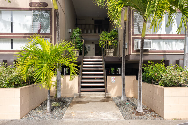 Diamond Head Sands in Honolulu, HI - Building Photo - Building Photo