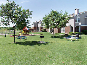 Eagle's Point Apartments in Fort Worth, TX - Building Photo - Building Photo