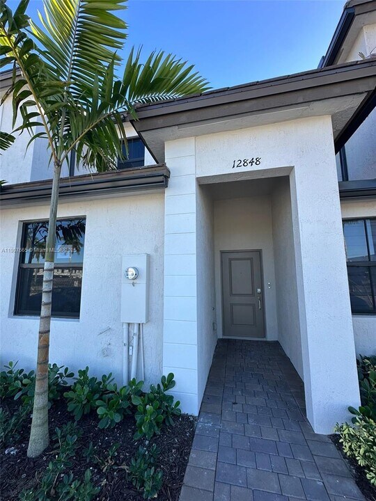 12848 SW 232nd Ter in Princeton, FL - Building Photo