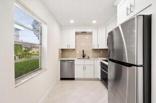 401 Monaco Way, Unit 401 in Delray Beach, FL - Building Photo