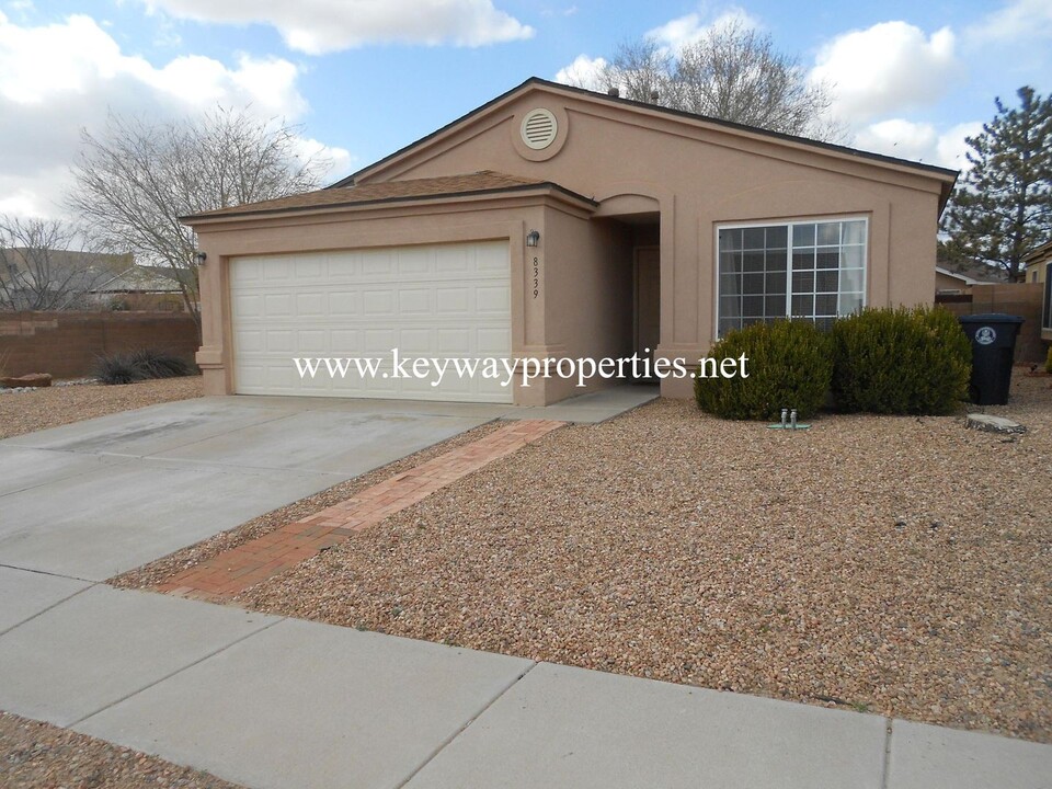 8339 Crimson Ave NW in Albuquerque, NM - Building Photo