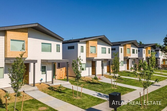 1585 Uinta St in Denver, CO - Foto de edificio - Building Photo