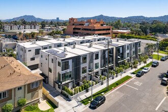 Vantage Villas in Valley Village, CA - Foto de edificio - Building Photo