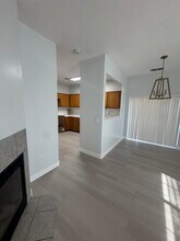 615 Blue Mountain Way, Unit Unit D in Bakersfield, CA - Foto de edificio - Building Photo